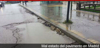 Pavimento roto en calle de Madrid