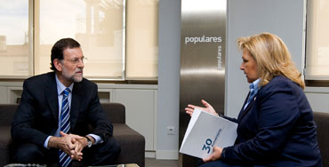 Mariano Rajoy, presidente del Gobierno y Angeles Pedraza, presidenta de la AVT
