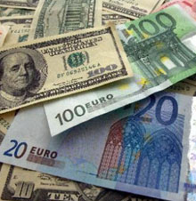 Billetes de dólar y euro