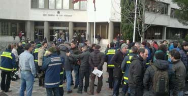 Concentración de bomberos en los juzgados de Plaza Castilla. Foto: @PacoLavadoG