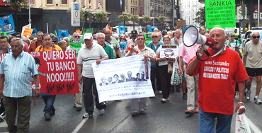 Manifestación de afectados por las preferentes en Madrid Foto: Raúl Fernández