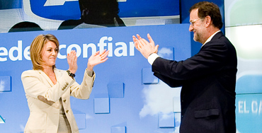 María Dolores de Cospedal y Mariano Rajoy en un acto del Partido Popular
