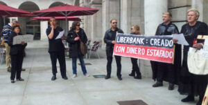 Procesión por las calles de Santander de los afectados por las preferentes de Liberbank