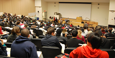 Estudiantes en aula universitaria