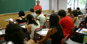 Profesor impartiendo una clase