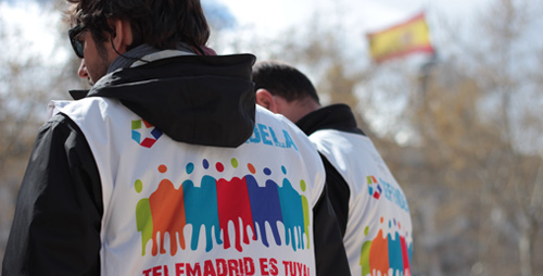 Miembros de la plataforma Salvemos Telemadrid frente al Tribunal Supremo - Foto: Raúl Fernández