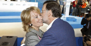 Esperanza Aguirre saludando a Mariano Rajoy