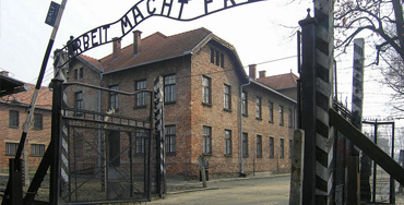 Entrada al campo de exterminio de Auschwitz