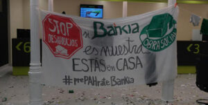 Oficina de Bankia ocupada por miembros de la Plataforma Antidesahucios - Foto: Raúl Fernández
