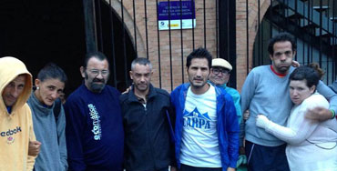 Personas sin hogar expulsadas del albergue de Sevilla