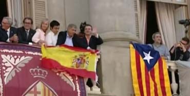 Guerra de banderas en el Ayuntamiento de Barcelona