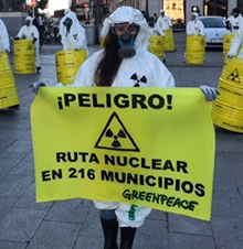 Activistas de Greenpece protestando contra la ruta nuclear
