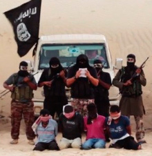 Rehenes con miembros del Estado Islámico