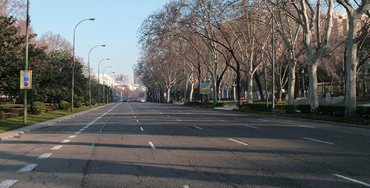 Paseo del Prado en Madrid sin tráfico