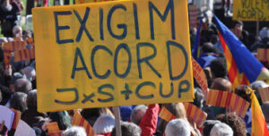 Cartel en apoyo del acuerdo del JxSí y la CUP Foto: Assemblea.cat