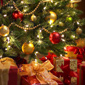 Adornos en árbol de Navidad