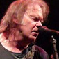 Neil Young durante un concierto