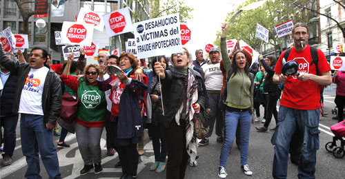 Cacerolada de la PAH en la sede del PP - Foto: Jaime Pozas