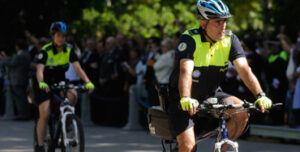 Policía en bicicleta