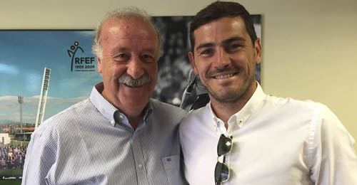 Vicente del Bosque junto a Iker Casillas