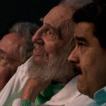 Fidel Castro junto a su hermano Raúl y Nicolás Maduro - Foto: dpa