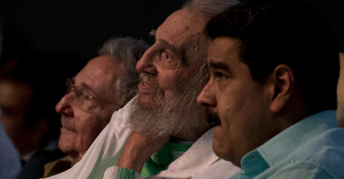Fidel Castro junto a su hermano Raúl y Nicolás Maduro - Foto: dpa