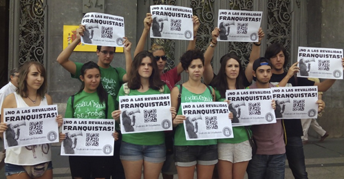 Manifestación contra las reválidas