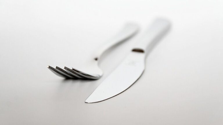 Tenedor cuchillo comida mesa