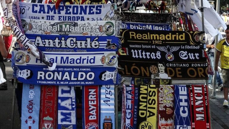 Puesto bufandas Bernabéu
