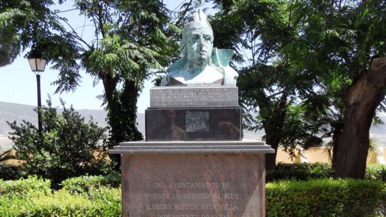 Monumento a Vicente Rojo Lluch