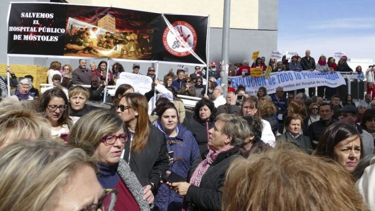 Manifestación en defensa del hospital de Móstoles