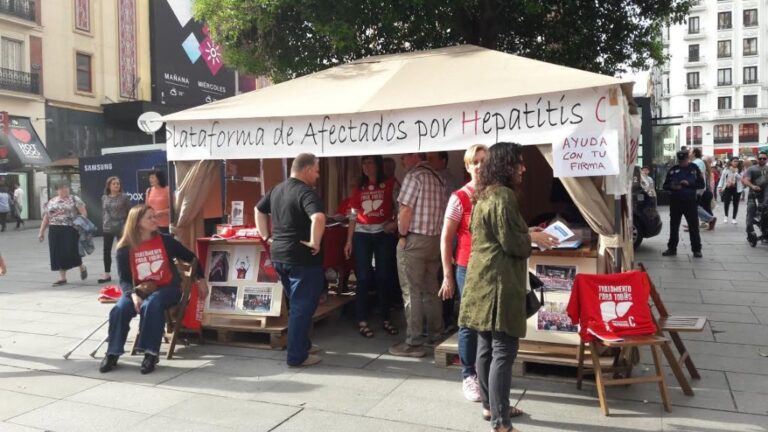 Acampada de la Plafhc en la Plaza de Callao