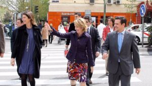 Luis Miguel Boto junto a Esperanza Aguirre y Lucía Figar