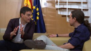 Pedro Sánchez, secretario general del PSOE con Pablo Iglesias, líder de Podemos