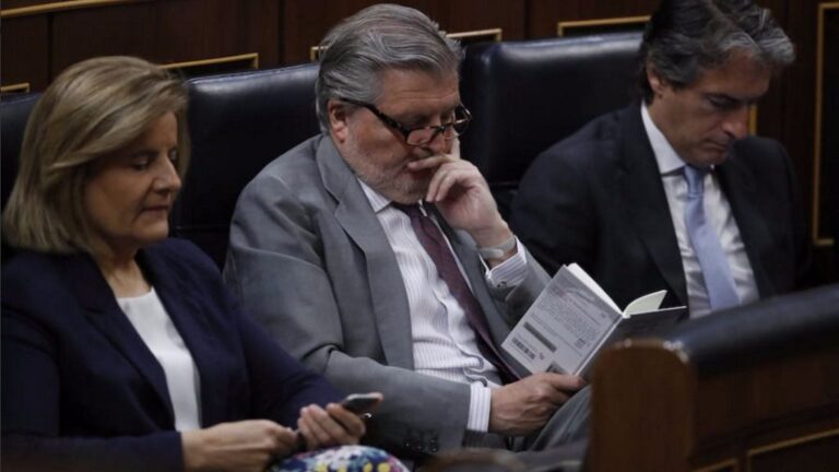 Ministros de Rajoy durante la moción de censura.