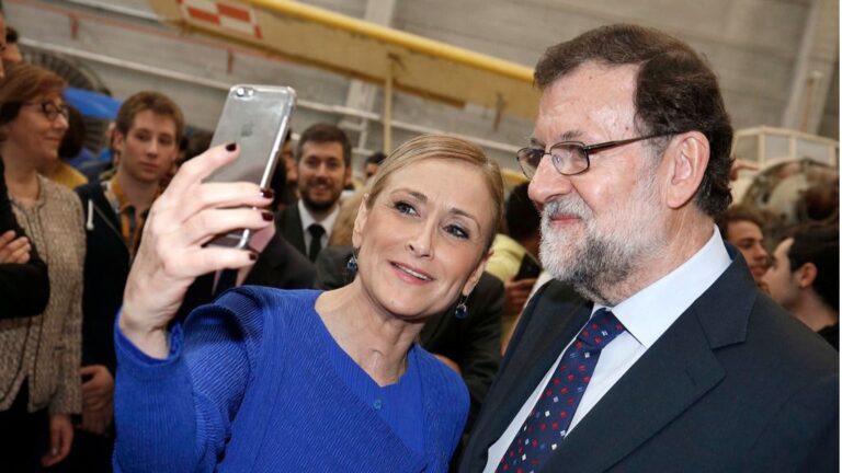 Mariano Rajoy, presidente del Gobierno con Cristina Cifuentes, presidenta de la Comunidad de Madrid