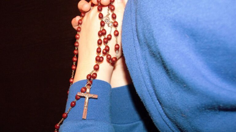 religion catolica rezar rosario