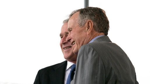 George W. Bush con su padre George H.W. Bush