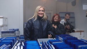 Cristina Cifuentes en el Centro de Transfusión de Sangre