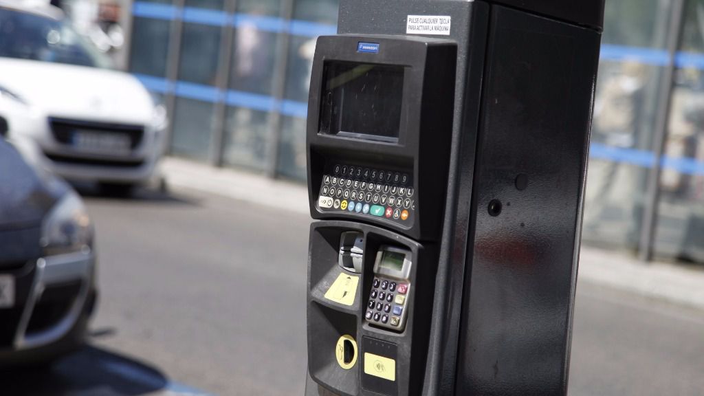 parquimetro aparcamiento coche automovil