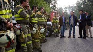 Nuñez Feijóo con brigadistas de Seaga.