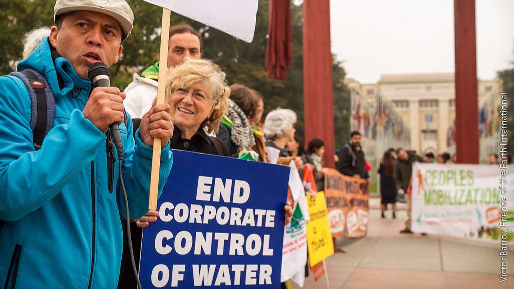 Manifestación por el control público del agua.