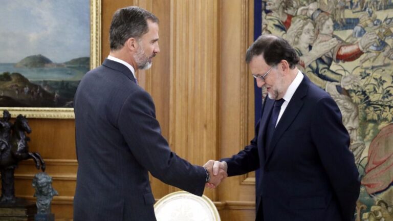 El rey Felipe VI y Mariano Rajoy.