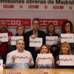 Miembros de CCOO Madrid en apoyo del agente.