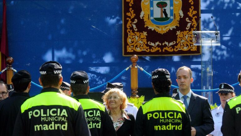 Manuela Carmena en la festividad del patrón de Policía Municipal.