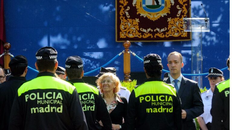 Manuela Carmena en la festividad del patrón de Policía Municipal.