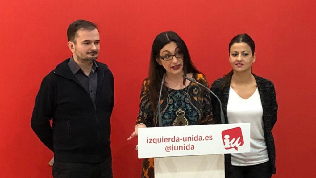 Sol Sánchez y otros dos miembros de IU Madrid.