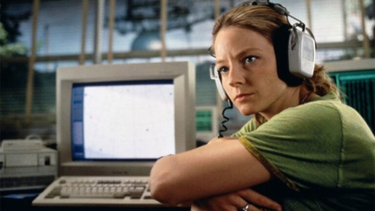 Jodie Foster dio vida a Eleanor “Ellie” Arroway, una científica que encuentra pruebas de vida extraterrestre