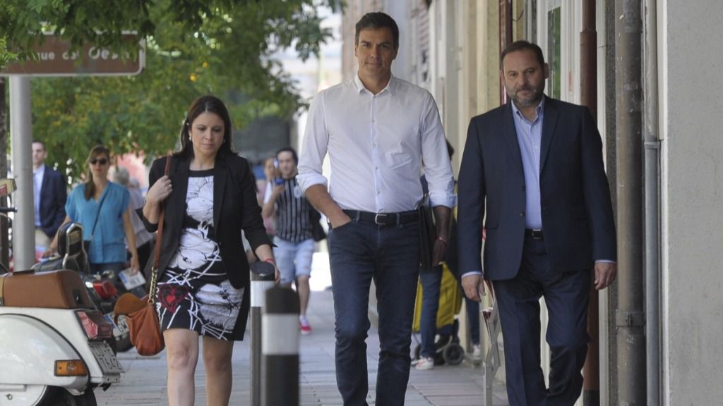 Pedro Sánchez junto a Adriana Lastra y José Luis Ábalos