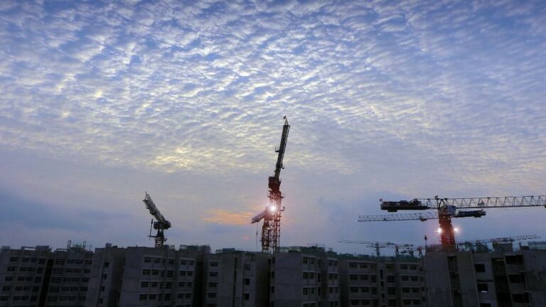 Gruas construccion Hipoteca vivienda casa edificio se vende se alquila